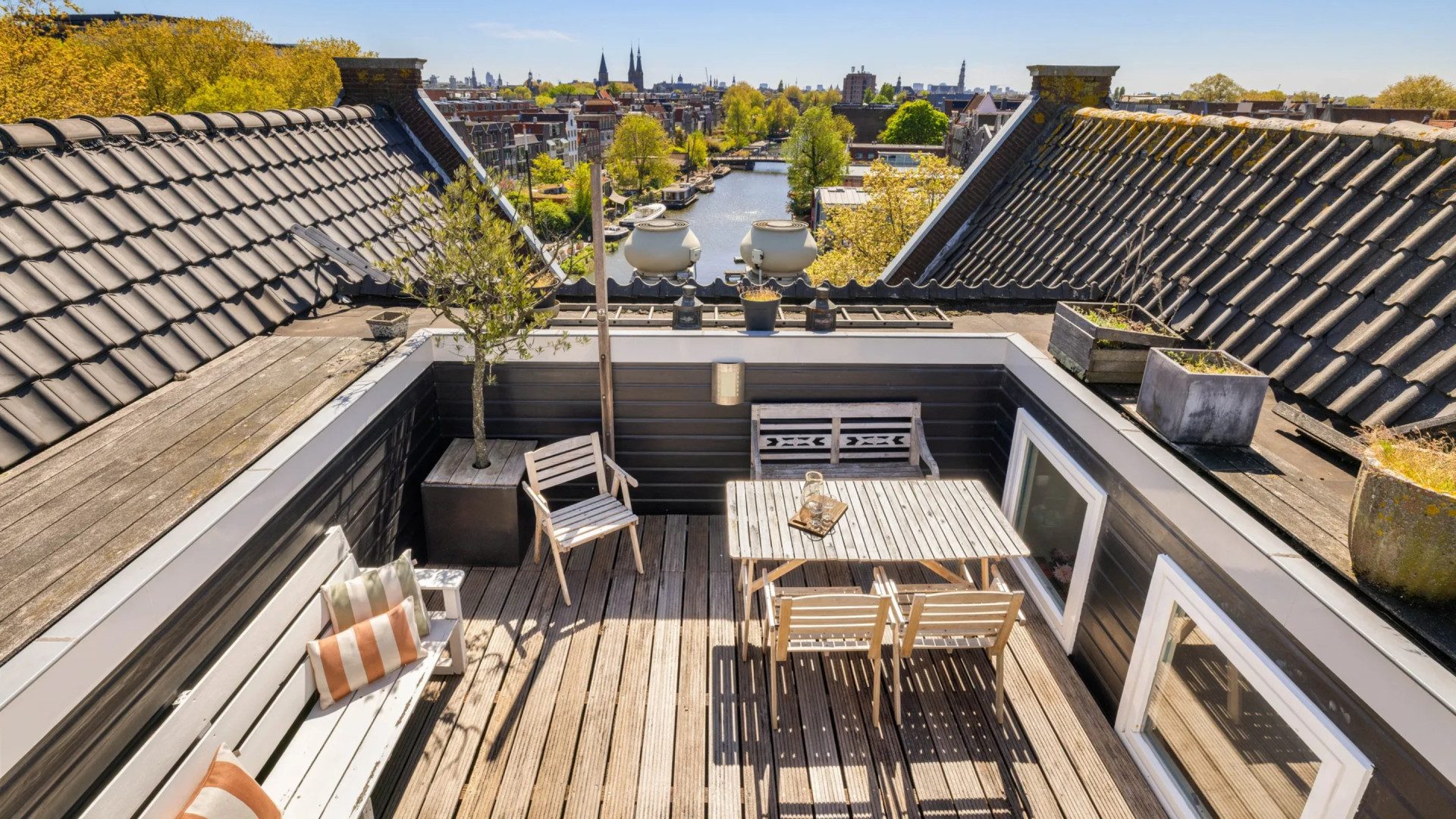 Het dakterras van het huis.