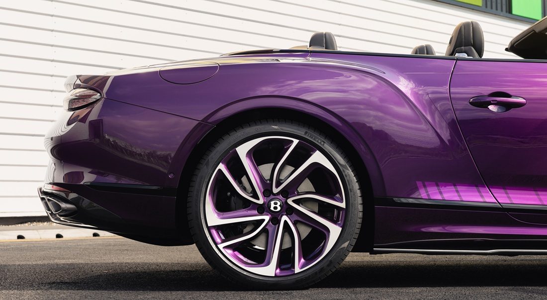 De velg van de Bentley Continental GTC Mulliner.