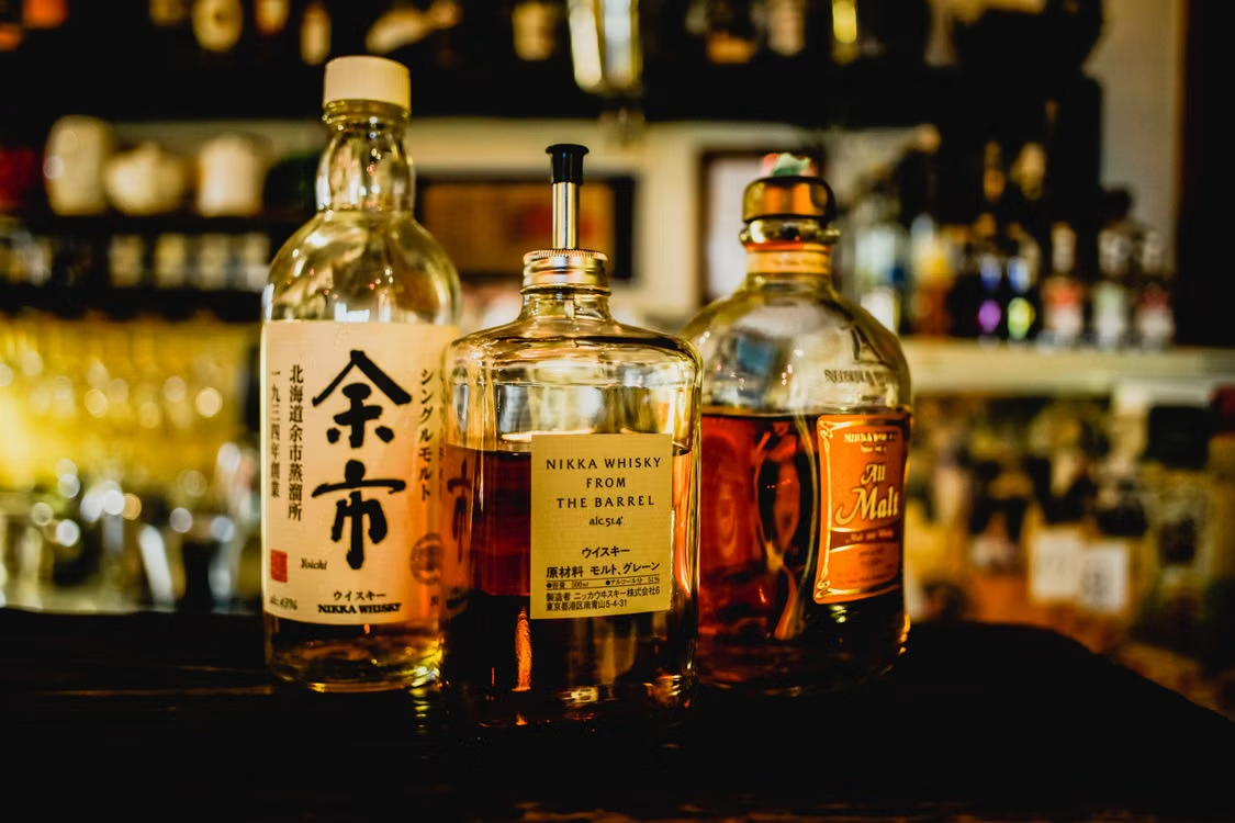 Lekkere Japanse versnaperingen in een bar.