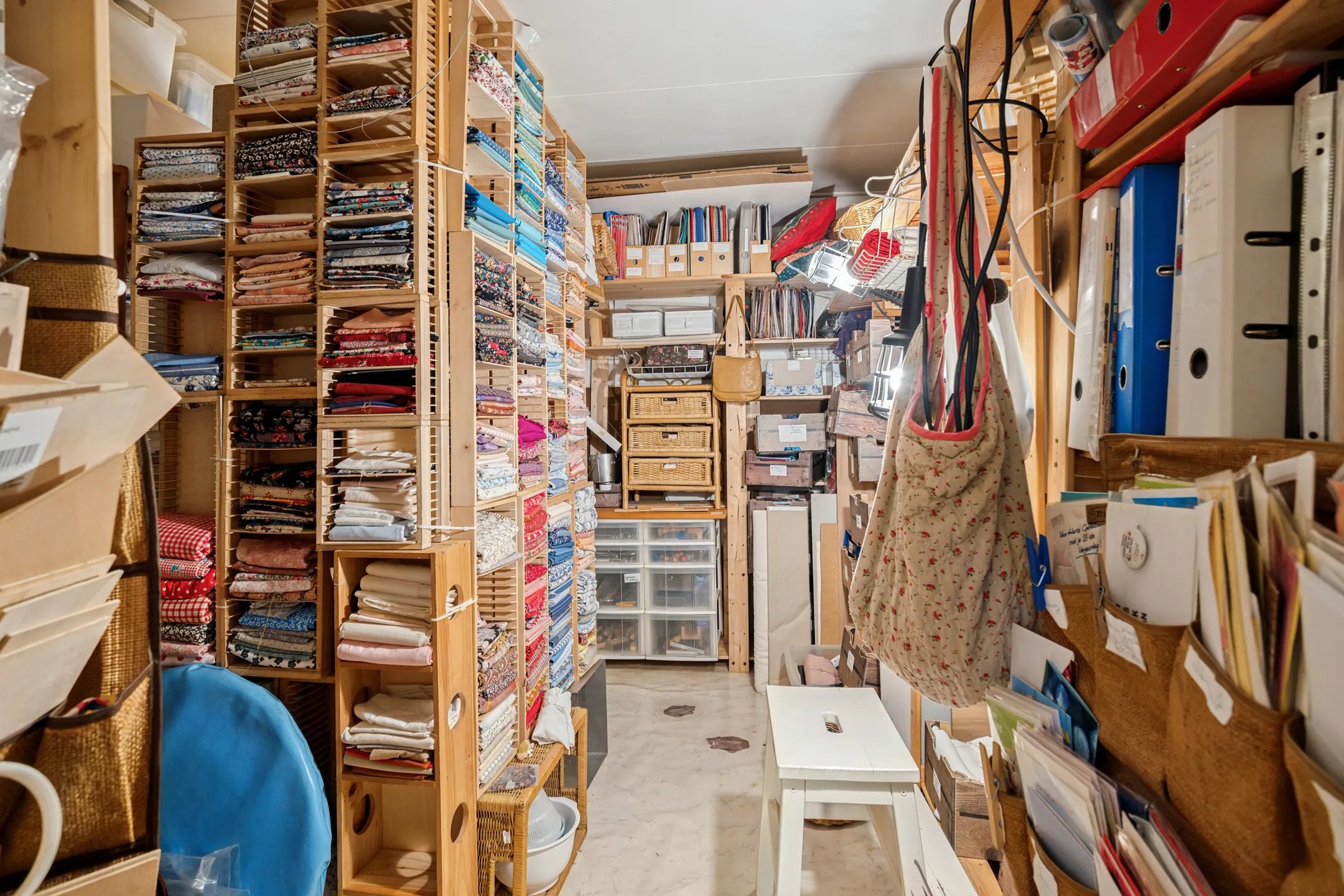 Een van de ruimtes van de hoekwoning.