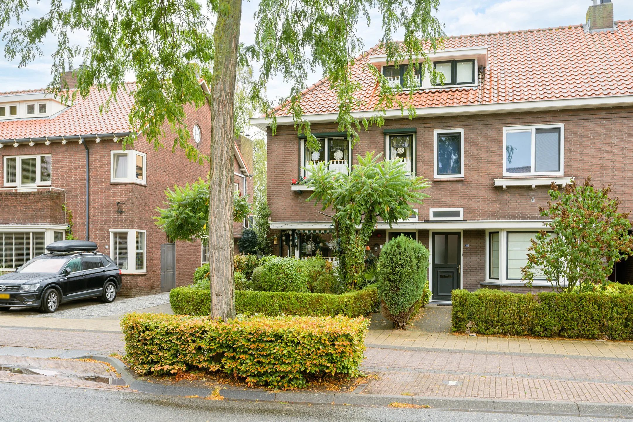 De buitenzijde van een huis dat op Funda staat.