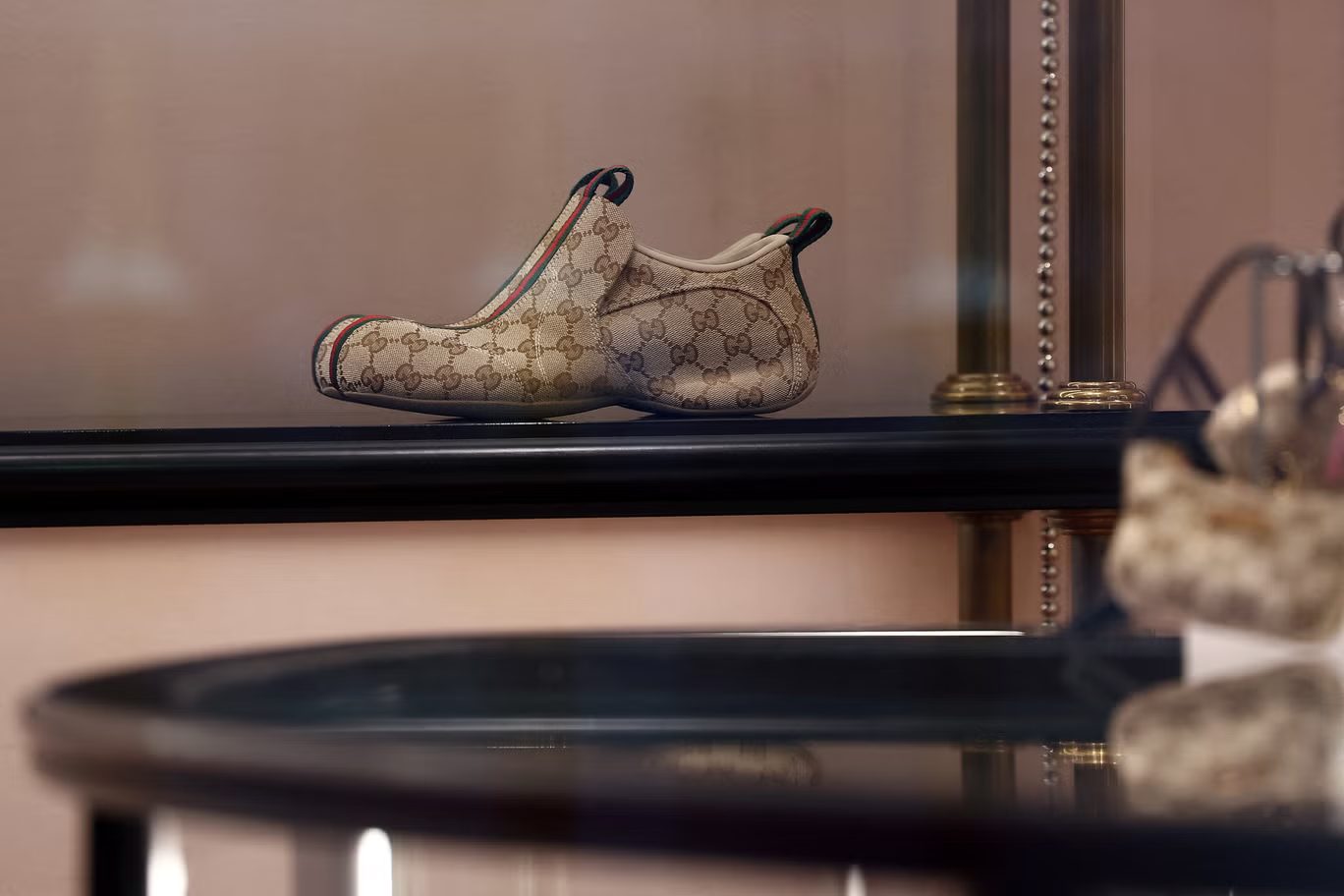 Een Gucci-sneaker