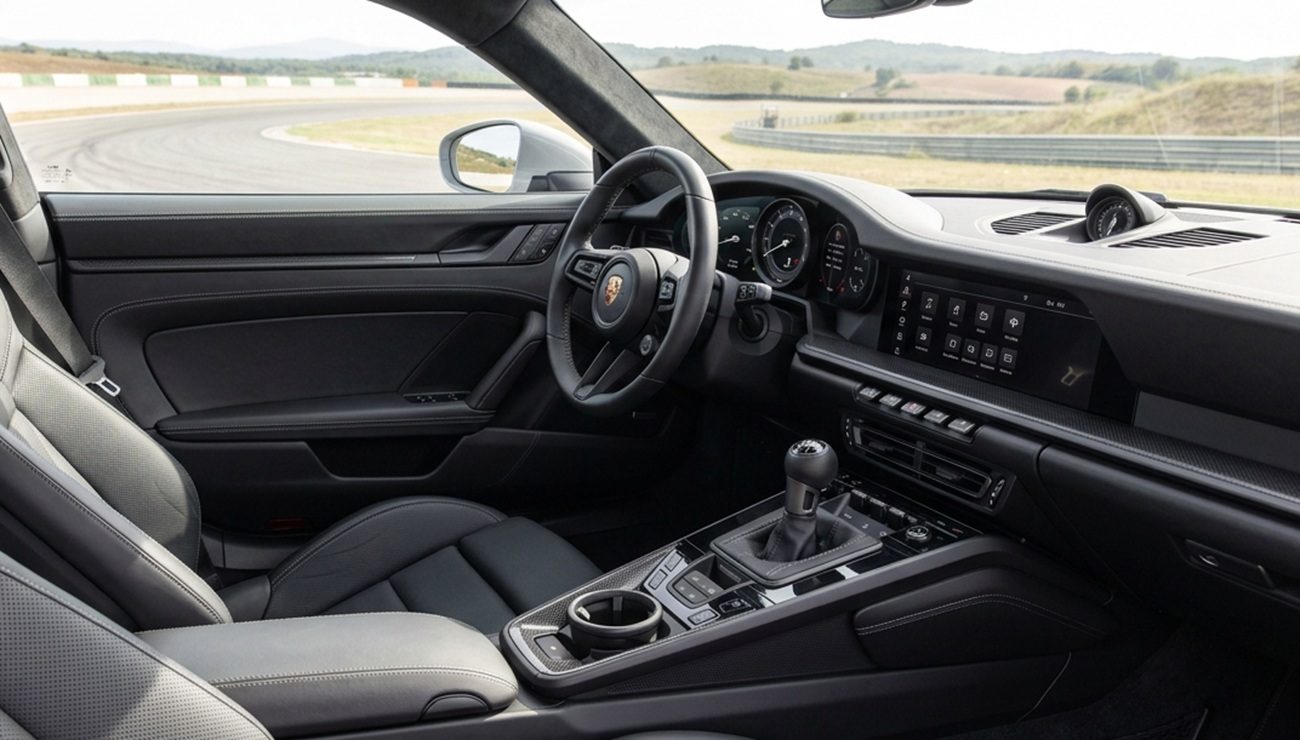 Een Porsche met een schakelsysteem dat met de hand te bedienen valt.