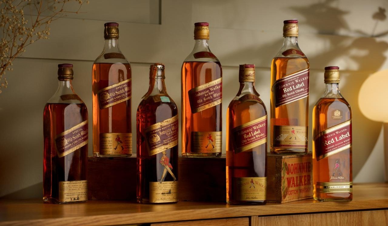 De Johnnie Walker-flessen uit de whiskycollectie.