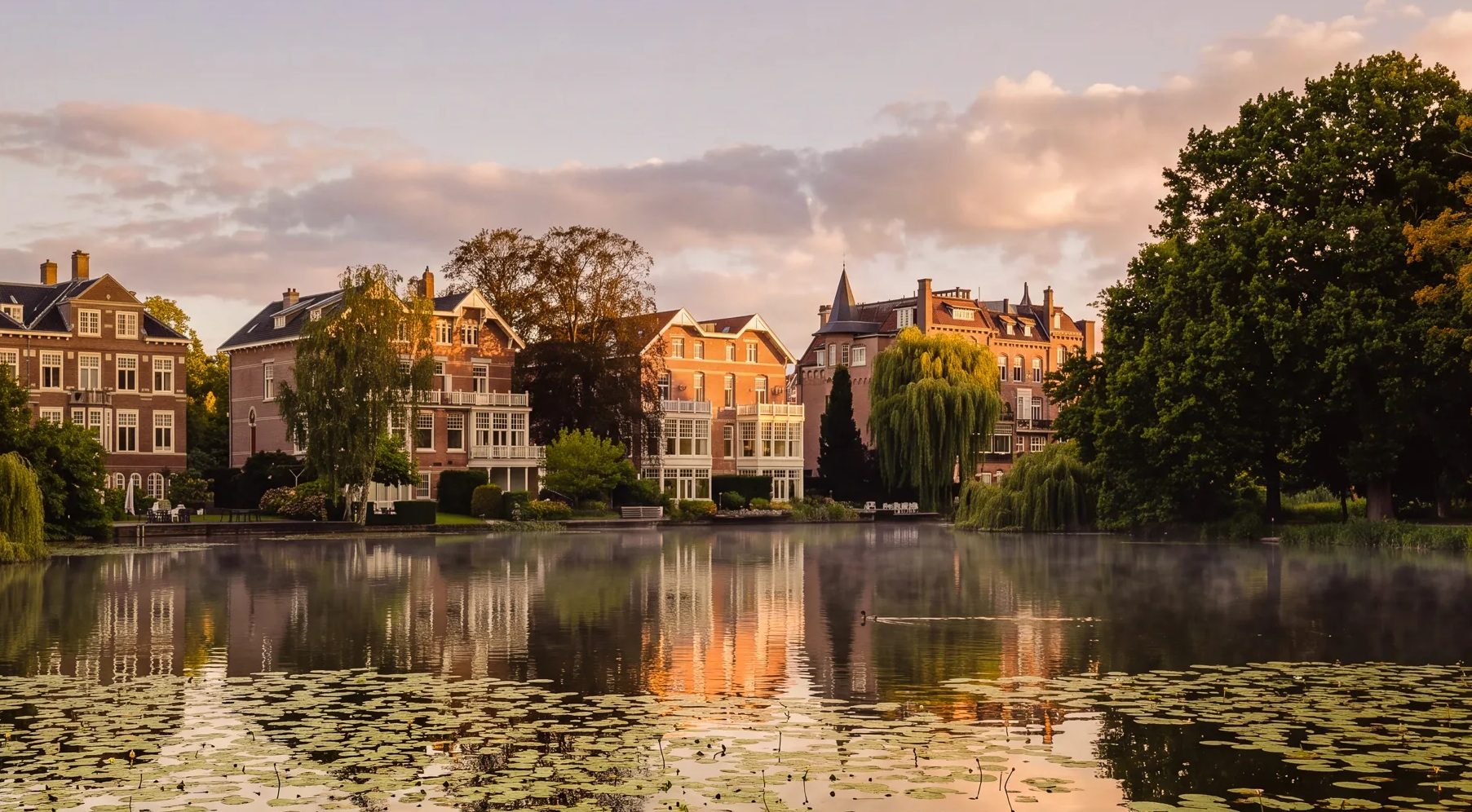 De ligging van het woonhuis aan het Vondelpark.
