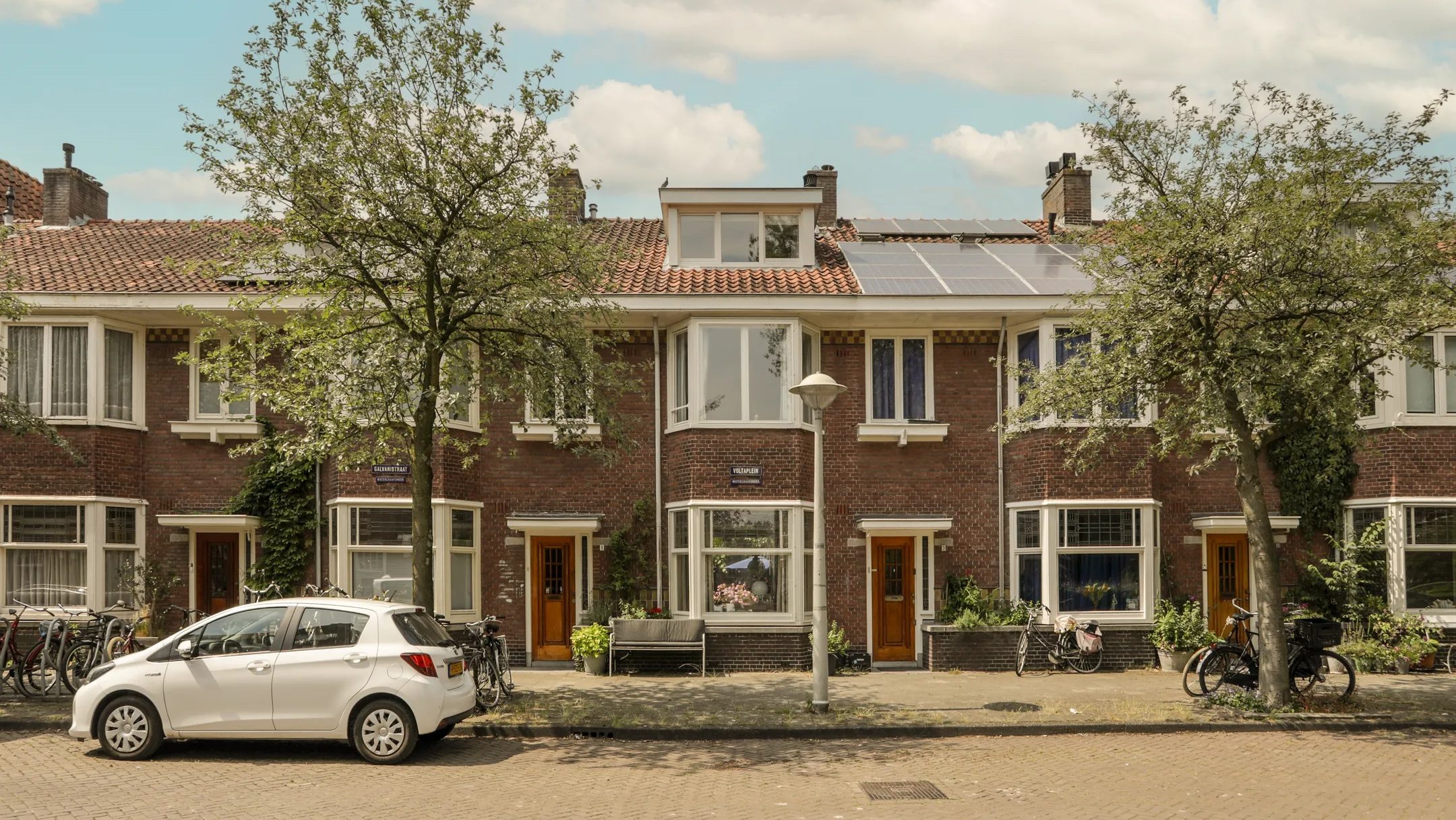 De buitenzijde van de woning van Tijl Beckand.