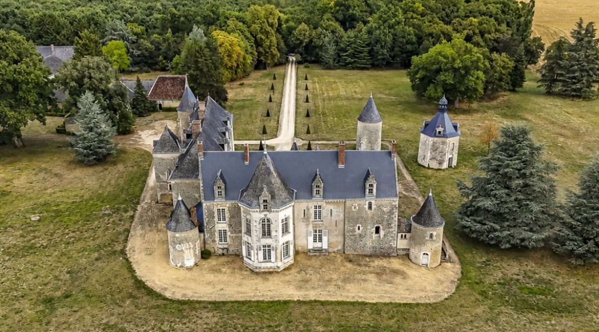 De achterzijde van het Franse kasteel.