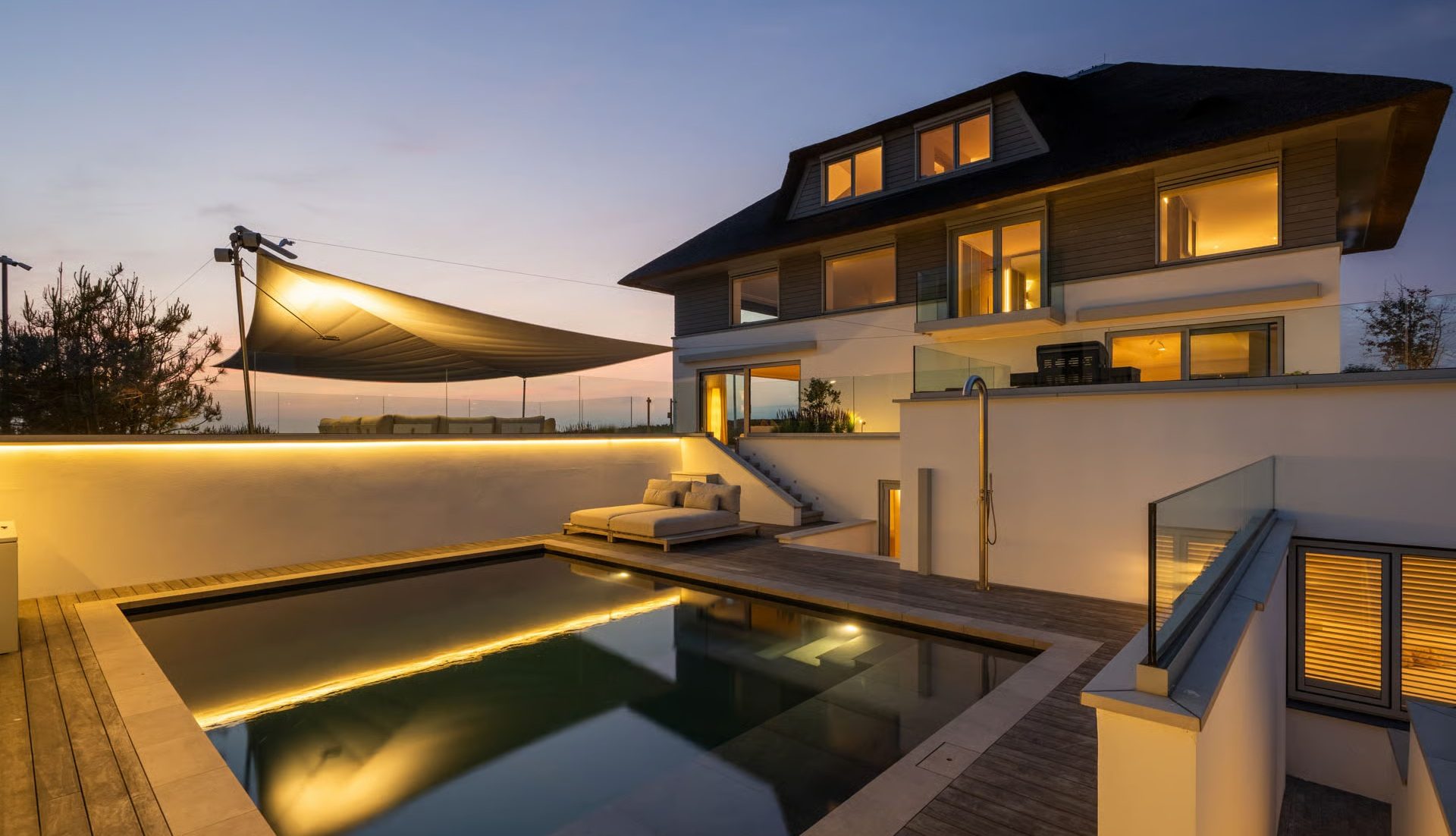 Het zwembad van de strandvilla in Noordwijk.
