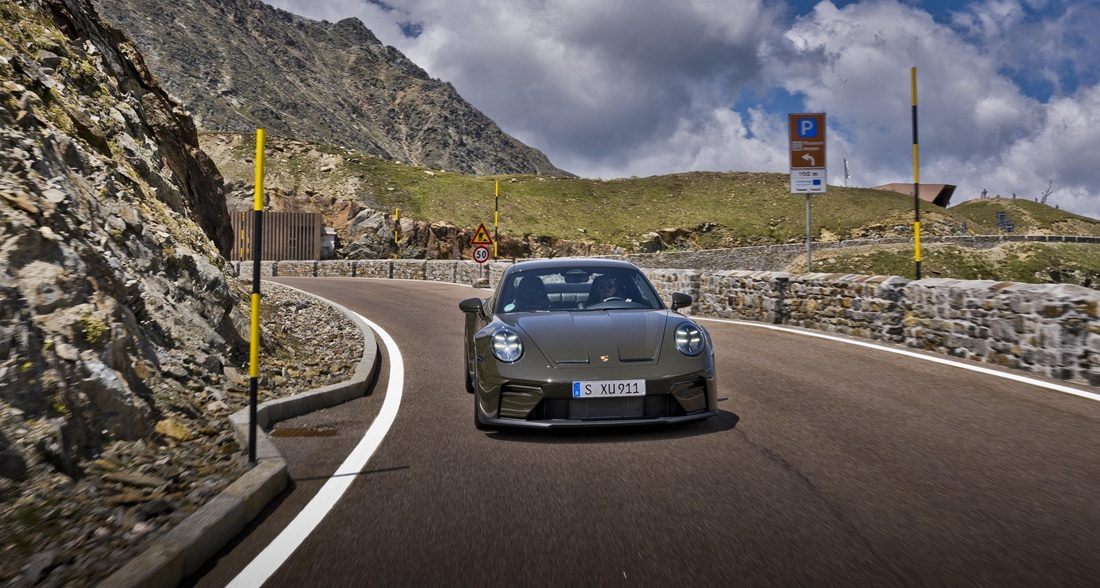 De neus van de Porsche GT3 Bergsport.