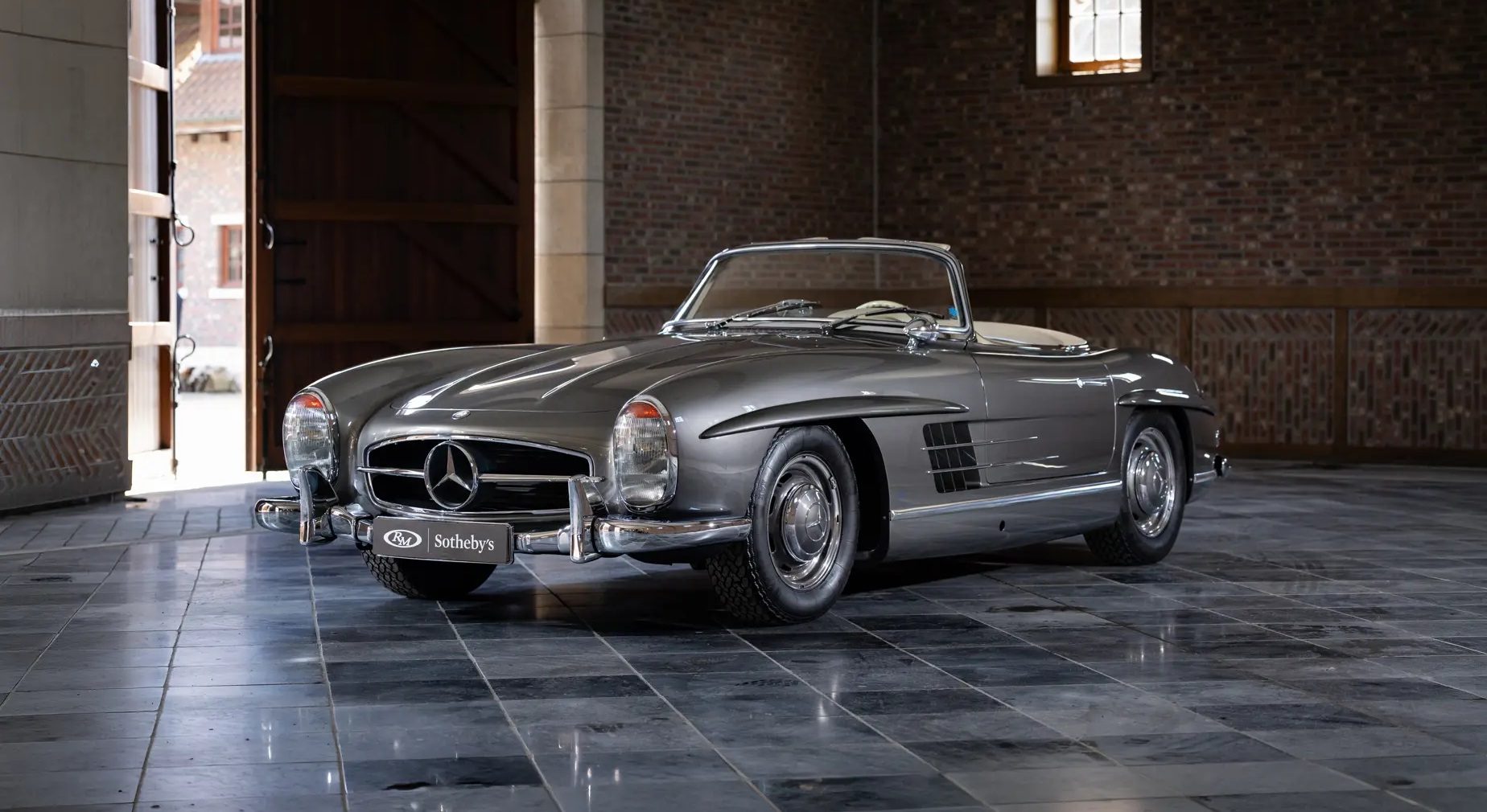 Een klassieke wagen van Mercedes-Benz.