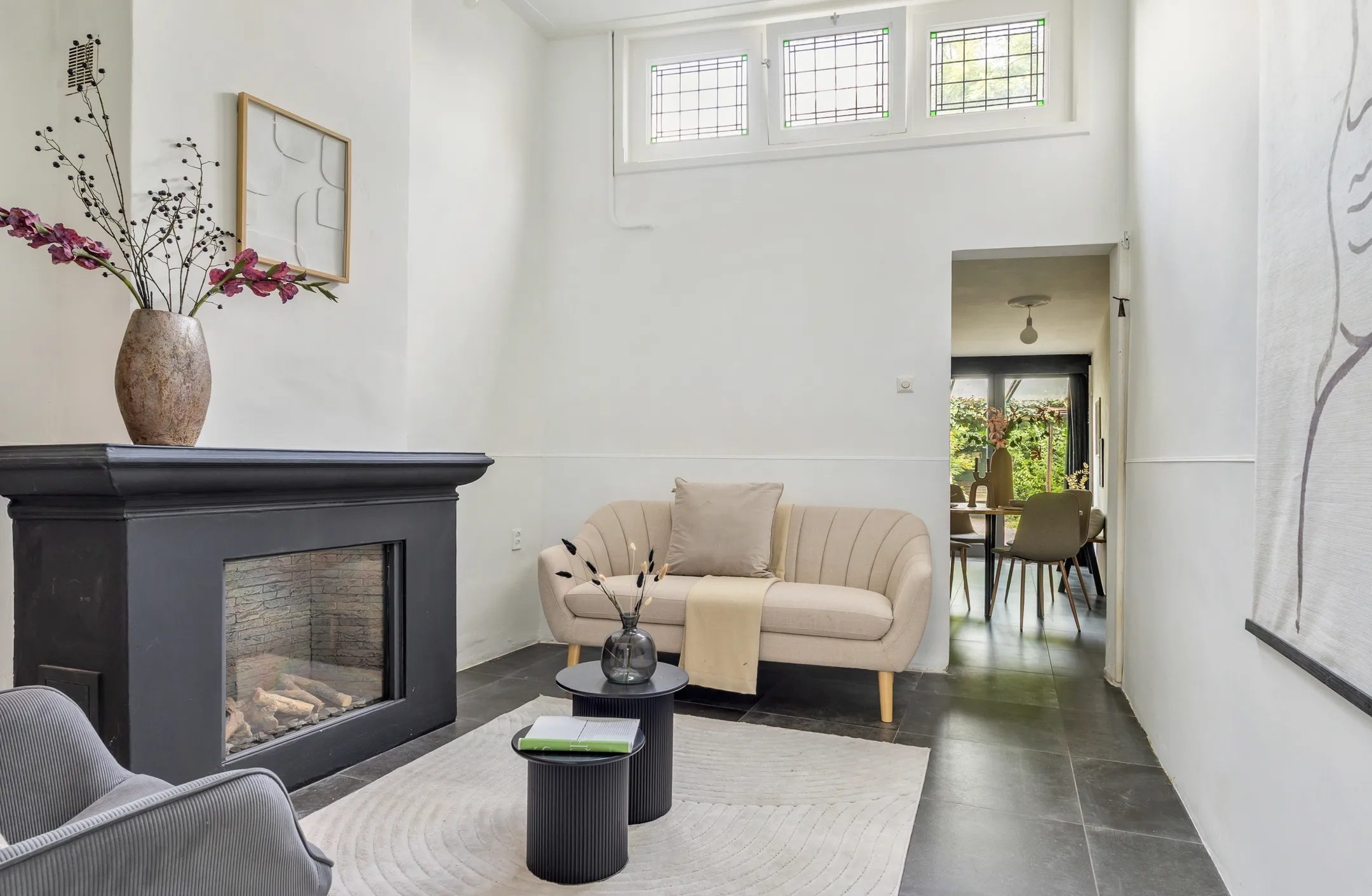 De woonkamer van de woning in Breda.