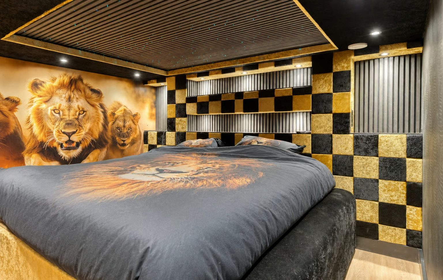 De slaapkamer van de instapklare woning.