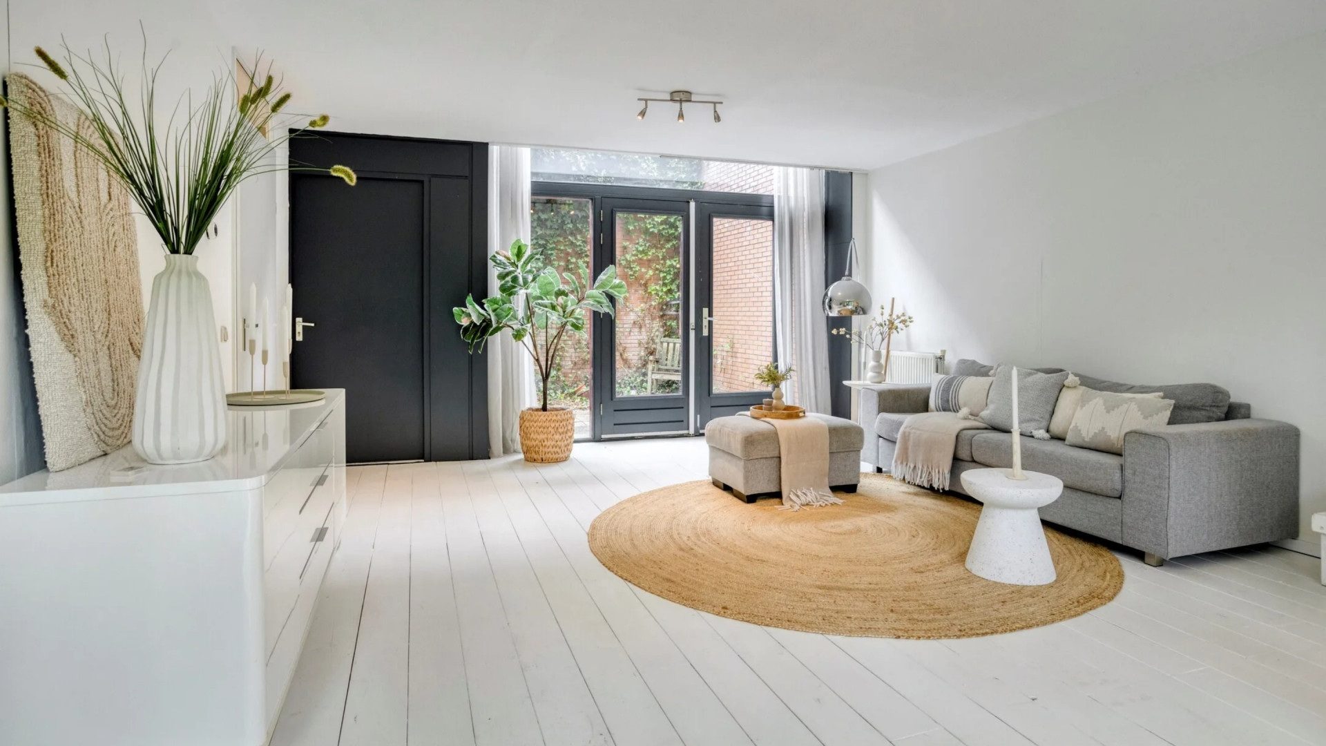 De living van de woning van Jan Kooijman.