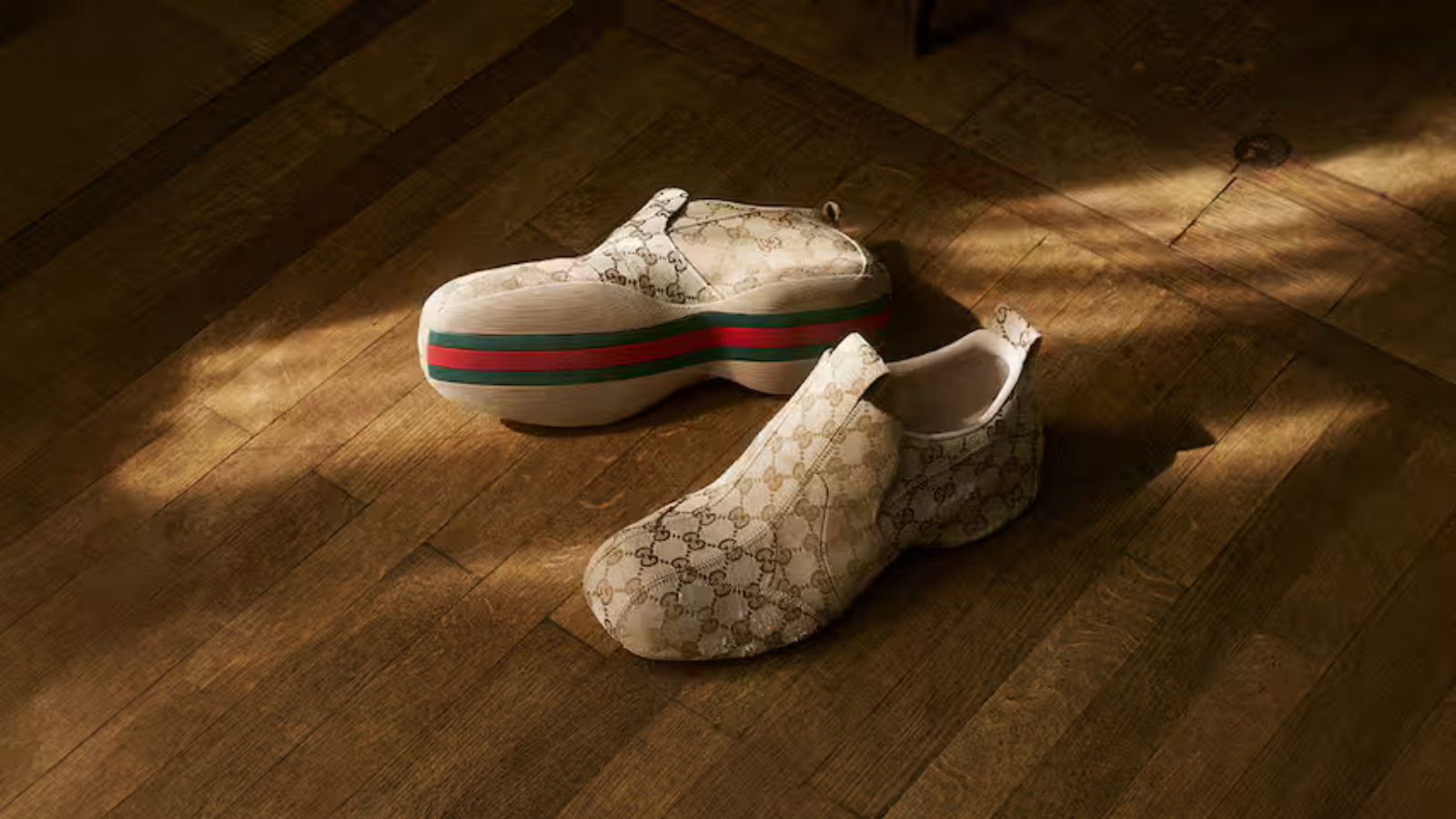 Twee Gucci-sneakers