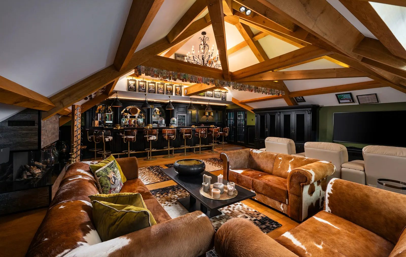 De bar en thuisbioscoop.