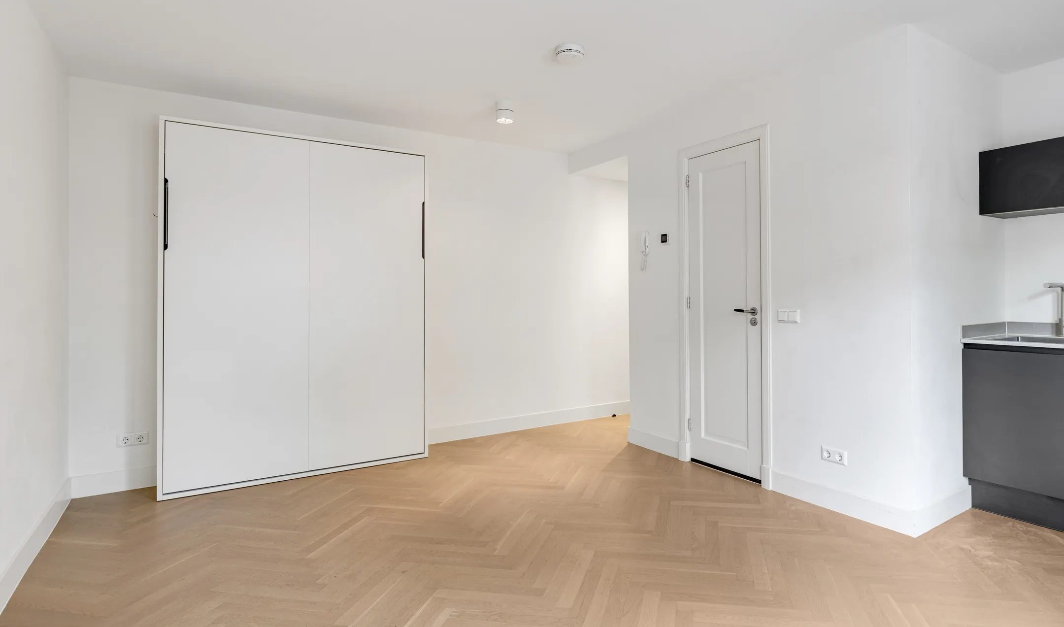 De binnenzijde van de woning in Amsterdam die nu op Funda staat.