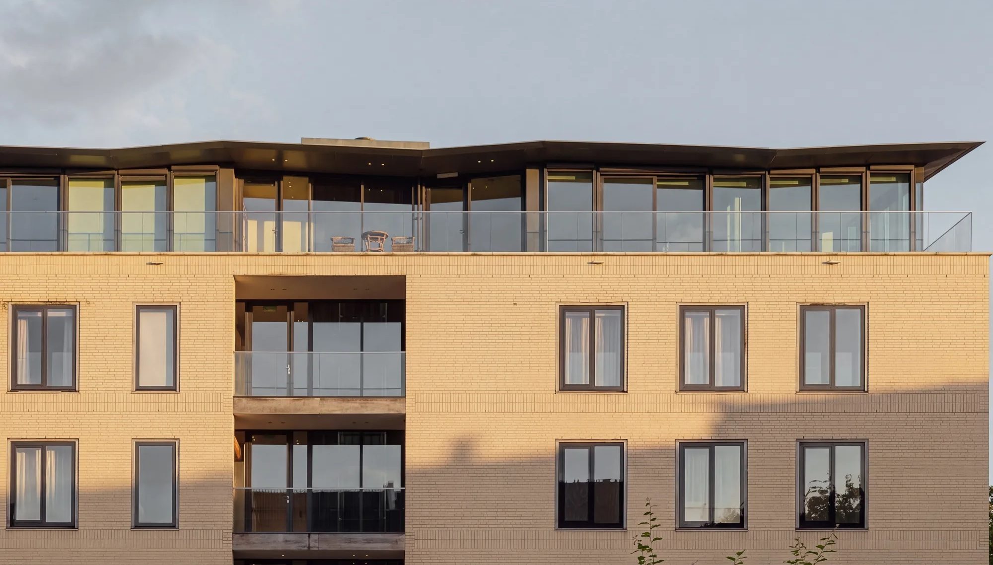 De buitenzijde van het penthouse nabij het Vondelpark.