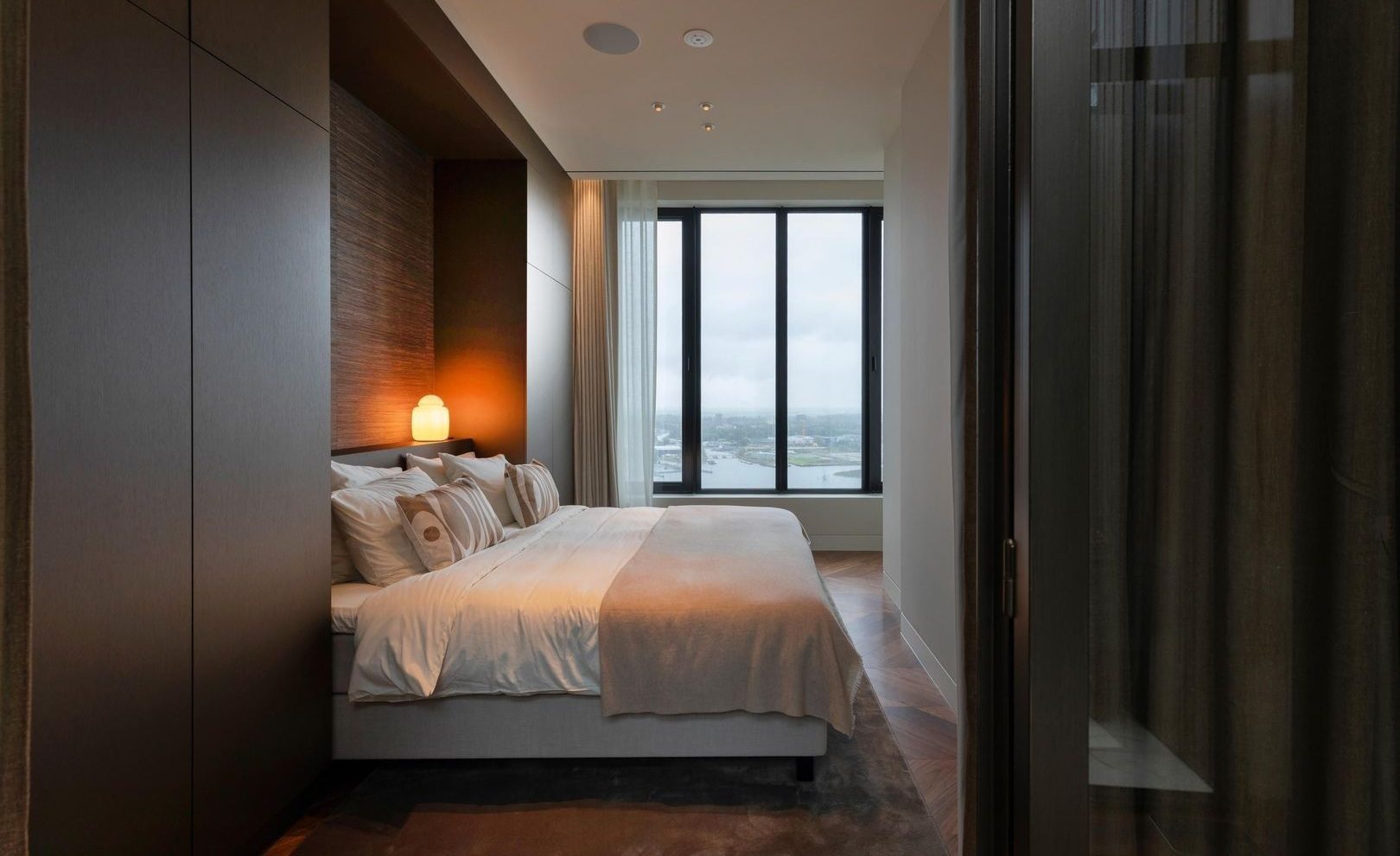 Een van de slaapkamers van het huis.