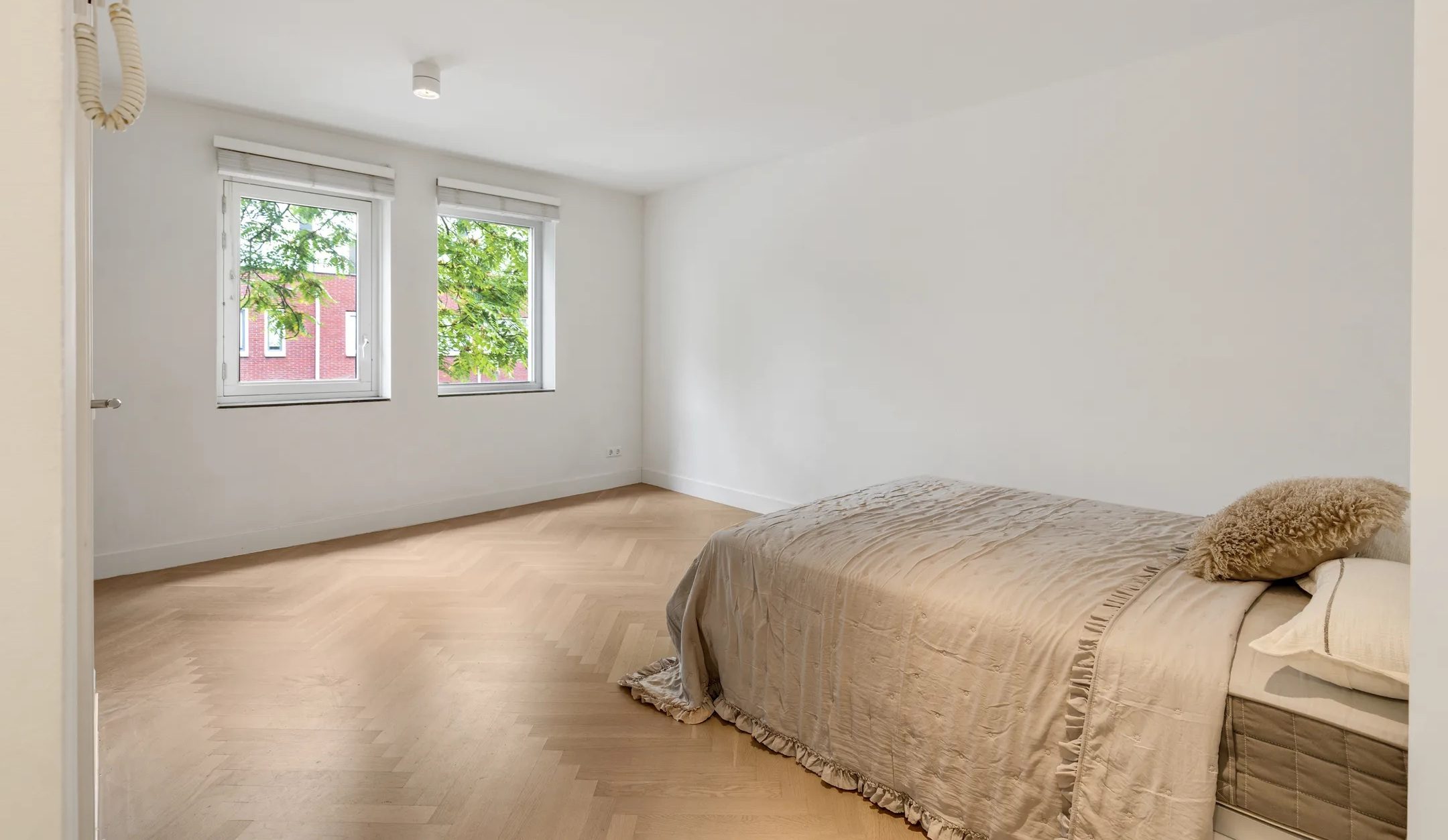 De slaapruimte van de op Funda aangeboden woning in Amsterdam.