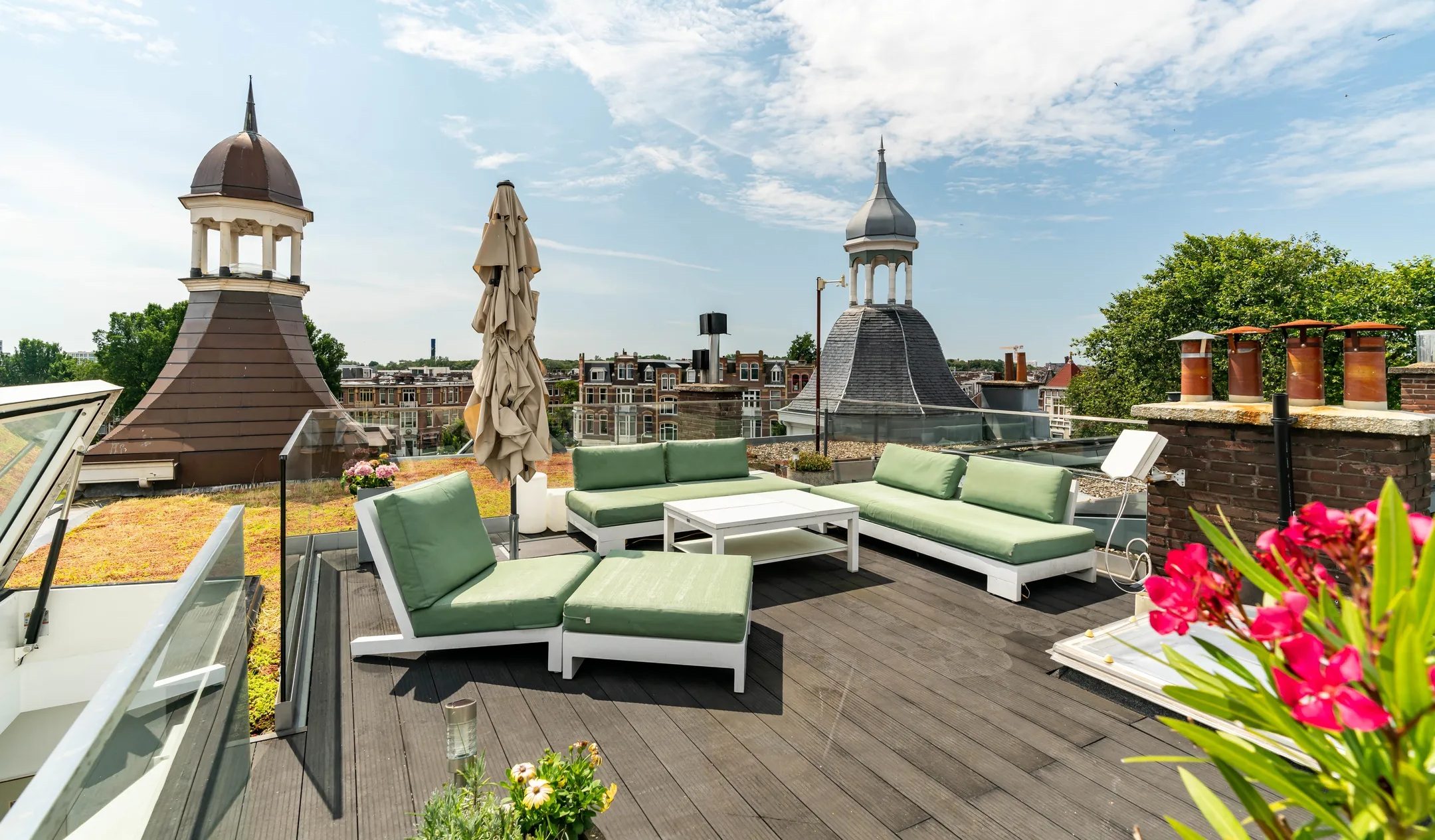 Het dakterras van de woning.