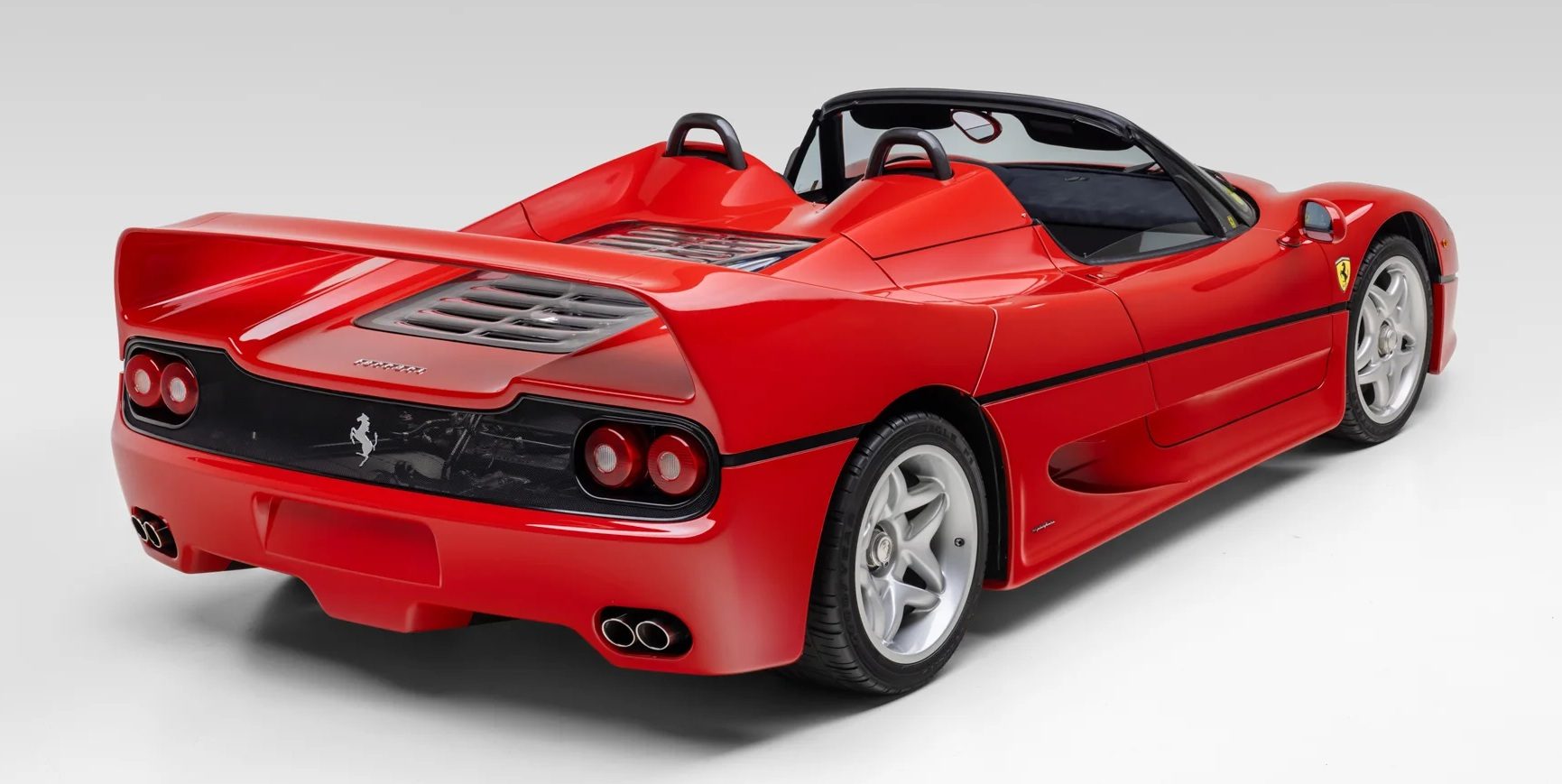 De achterzijde van de Ferrari F50.