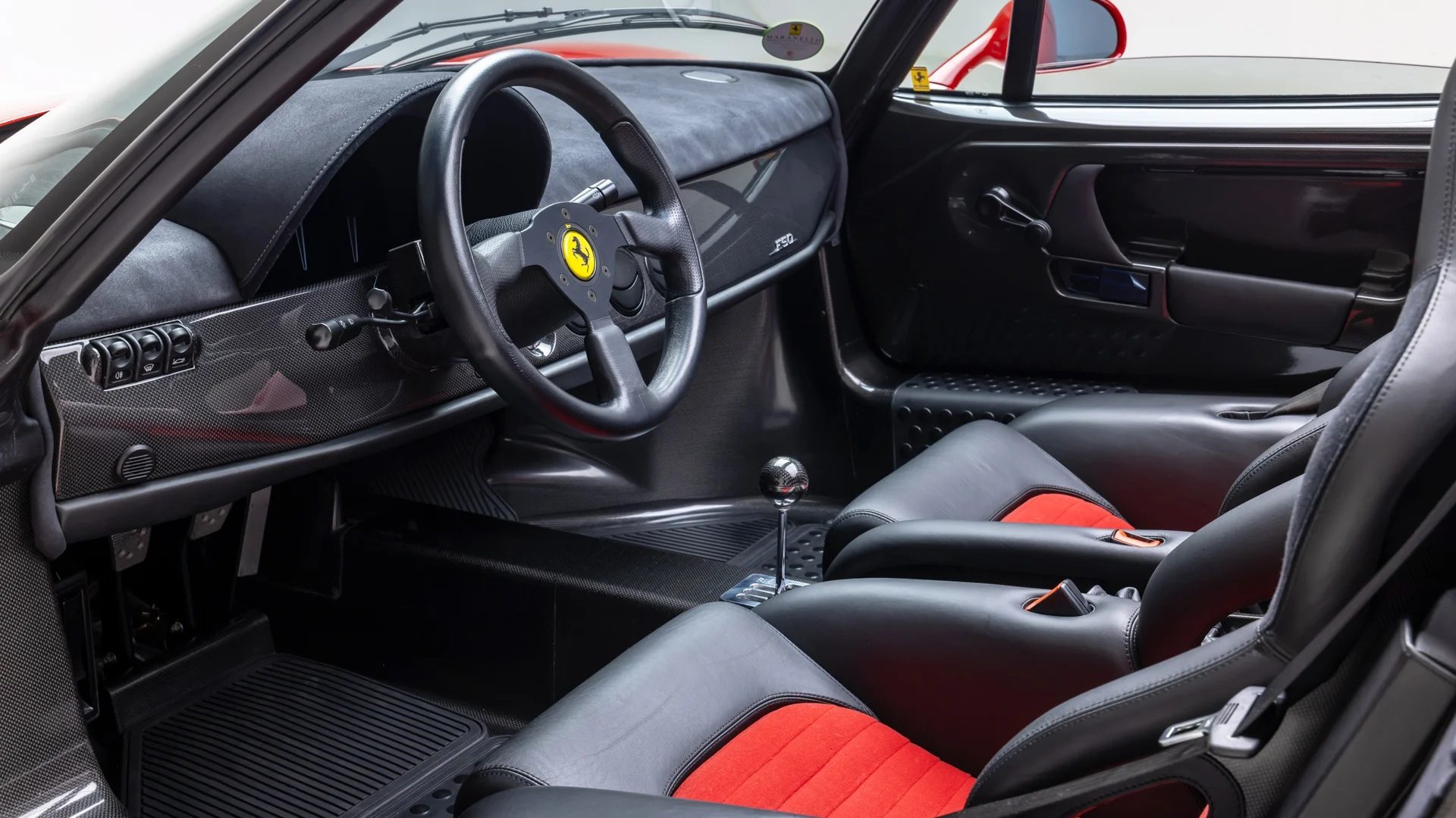 Het interieur van de unieke auto.
