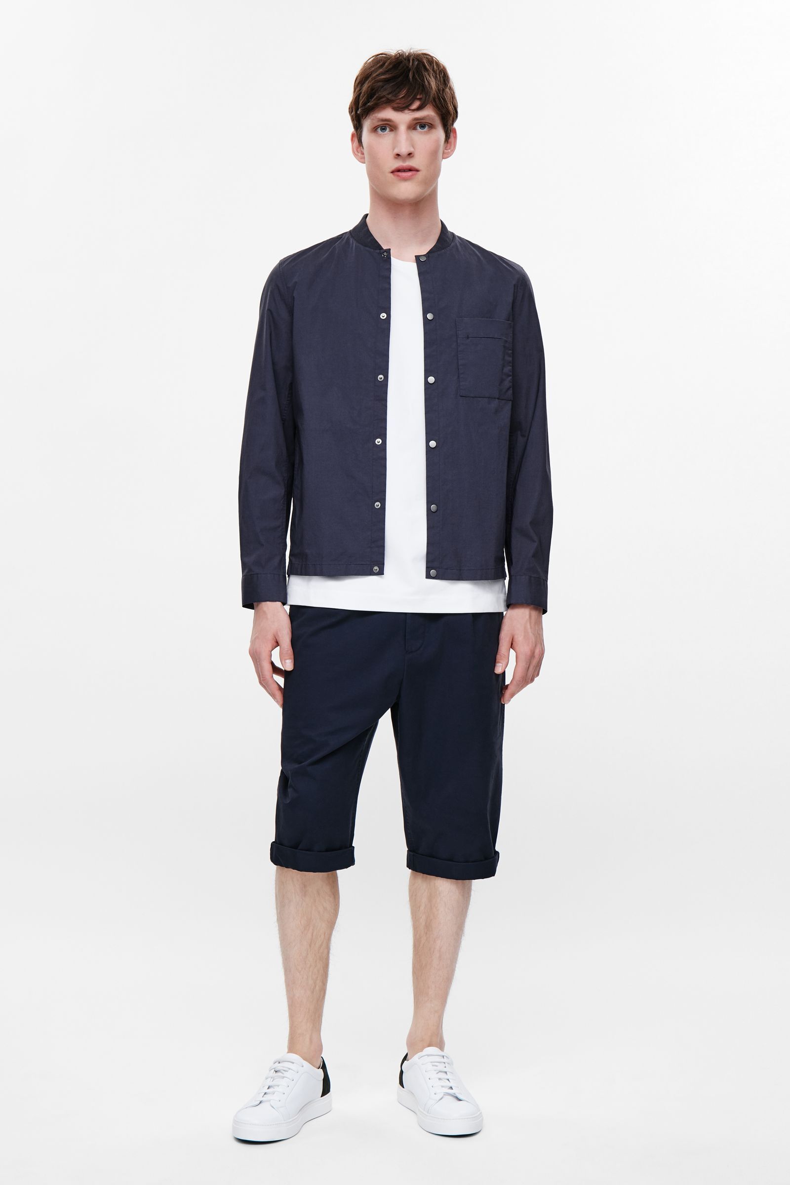 COS stores minimalistisch outfit bomber jackets MAN MAN