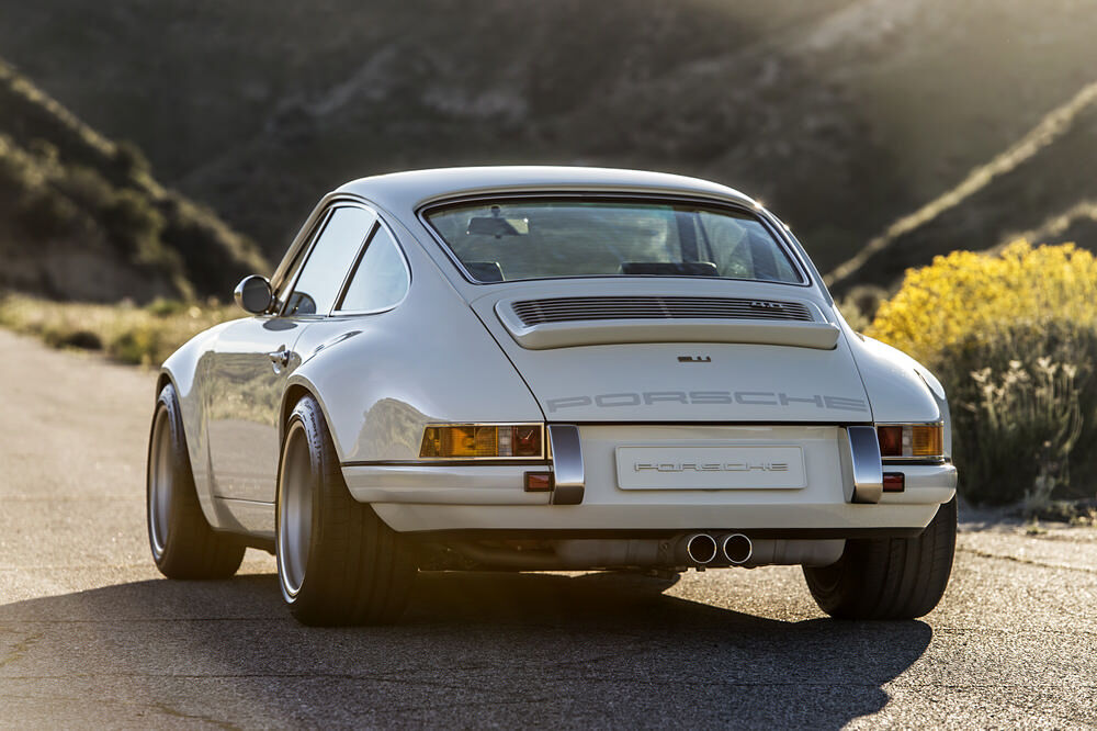 witte sportwagen-Porsche 911-Singer Vehicle Design-MAN MAN