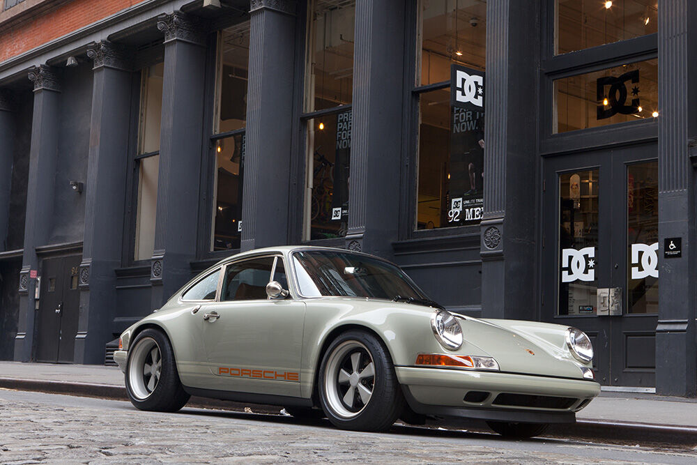 Porsche 911-Singer-New York-auto-groene auto-grijze auto-MAN MAN