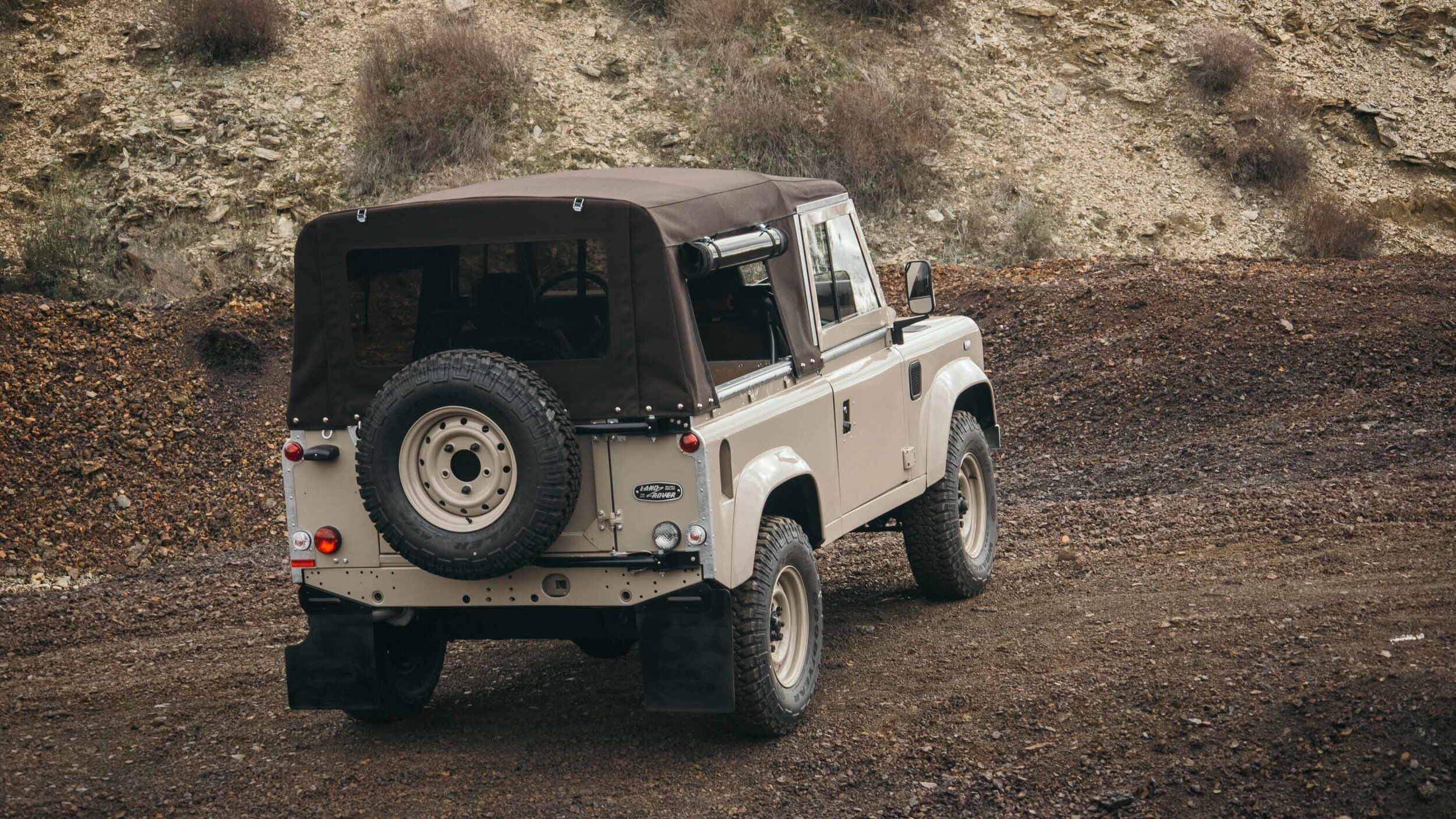 Landrover D90 Herritage-capuccino kleur-terrein voertuig-MAN MAN