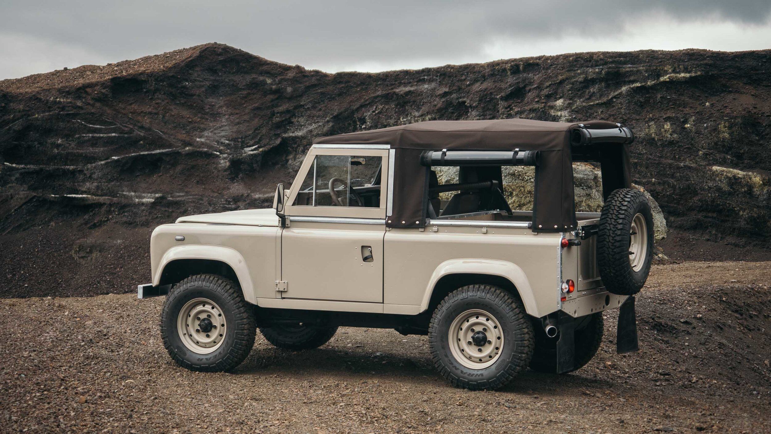 Landrover D90 Herritage-capuccino kleur-terrein voertuig-MAN MAN