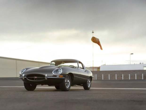 Jaguar-E-type-mooie-klassieker-auto-MAN MAN