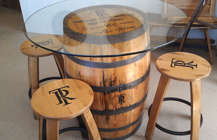 eettafel whiskey barrels man man