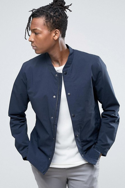 blauwe-bomber-jacket-heren-moeilijke-kledingitems-MAN MAN