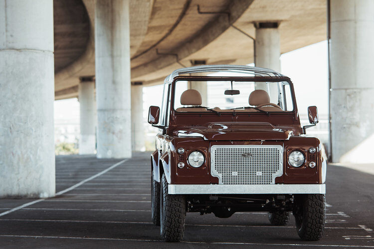 land rover defender man man 02