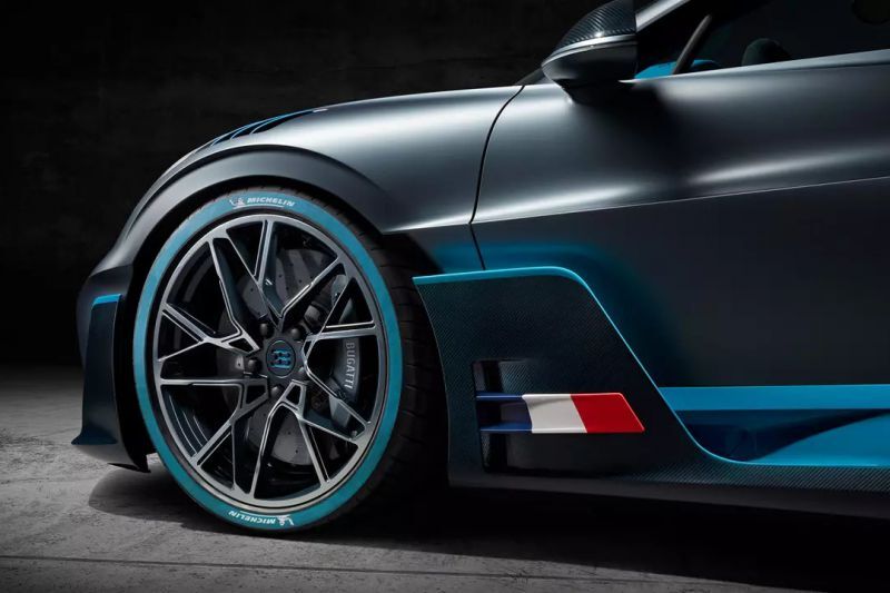 Bugatti Divo hypercar Quail Show MAN MAN 7