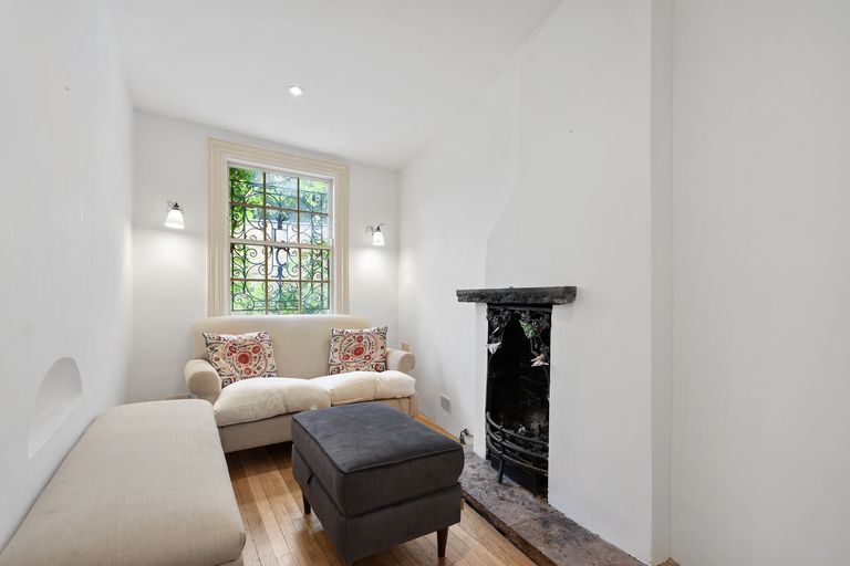 londons-skinniest-house-goes-up-for-sale-winkworth-skinny-house-goldhawk-road-shepherds-bush-reception-1600252474