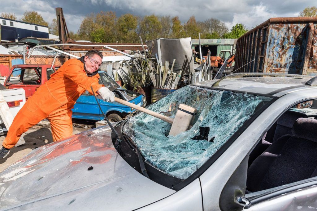 auto in elkaar slaan