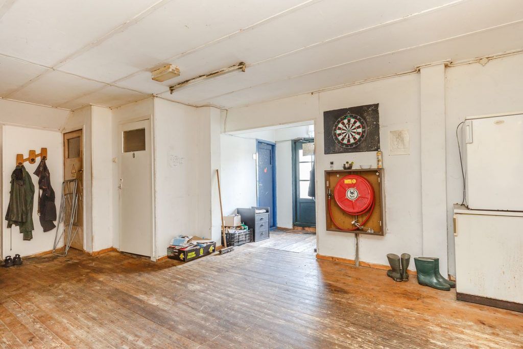 boerderij andijk te koop met kamers om te verhuren funda