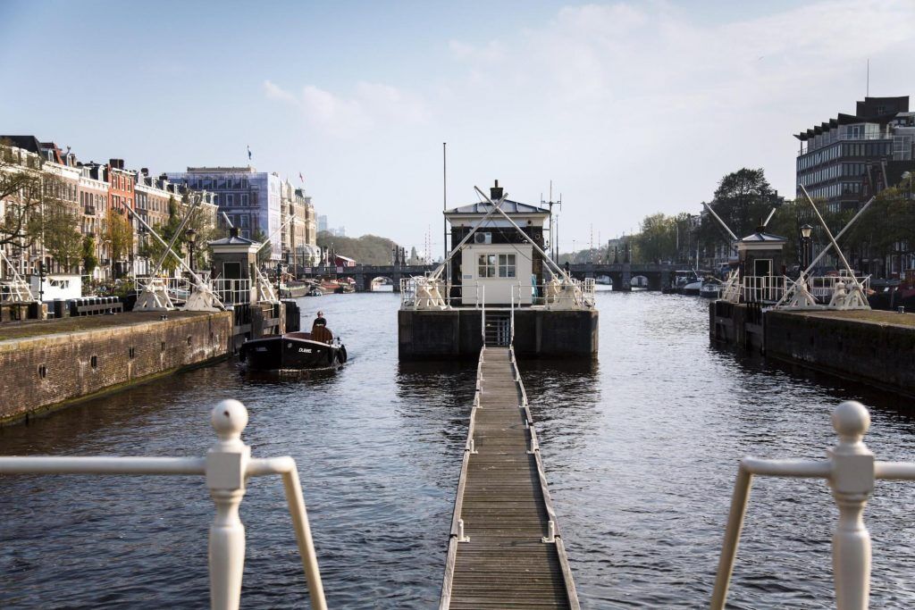 https://www.booking.com/hotel/nl/the-ultimate-canal-parade-experience.nl.html