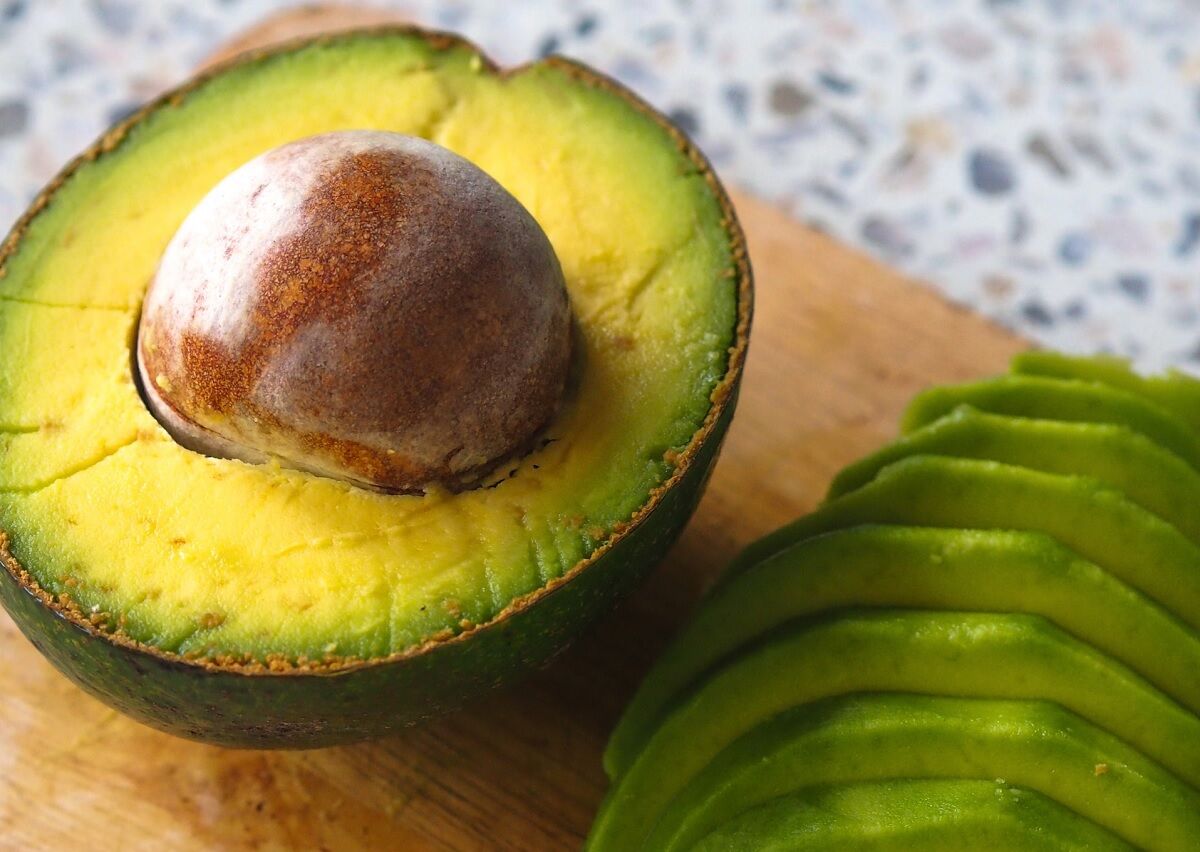 avocado pit erin laten zitten bruin