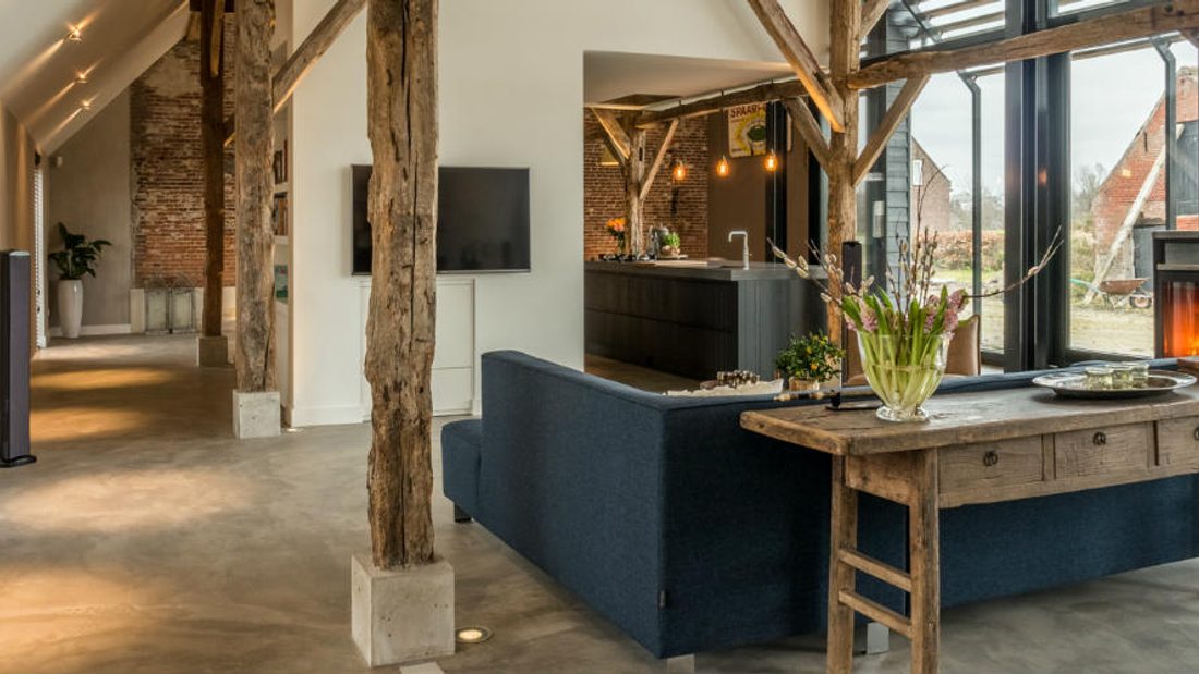 Koeienschuur wordt omgetoverd tot luxe woonboerderij