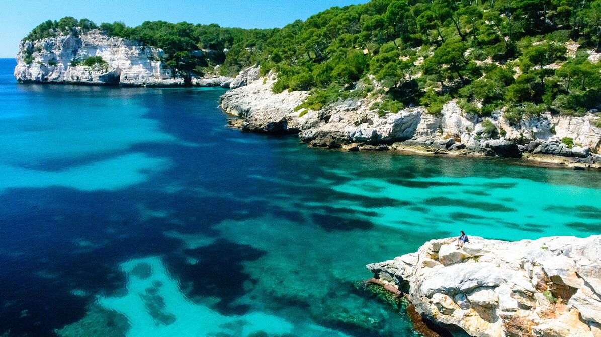 De 5 mooiste Spaanse eilanden voor een vriendenvakantie