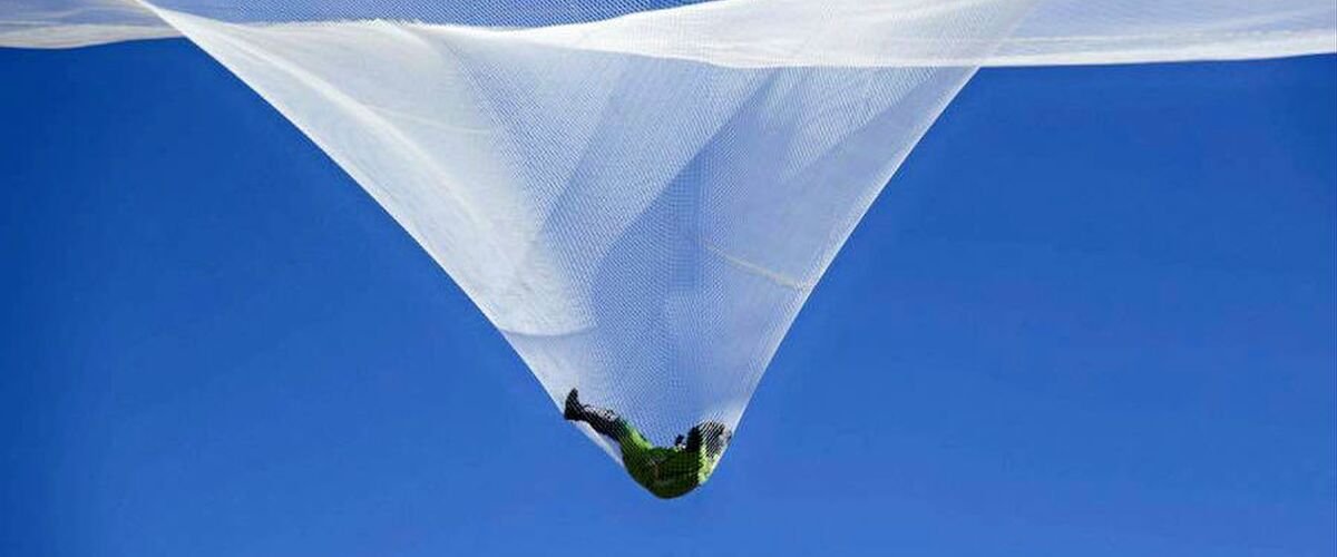 De eerste sprong uit een vliegtuig zonder parachute