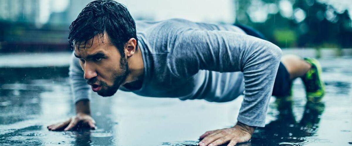 Slecht weer buiten? Dit zijn de beste workouts voor thuis