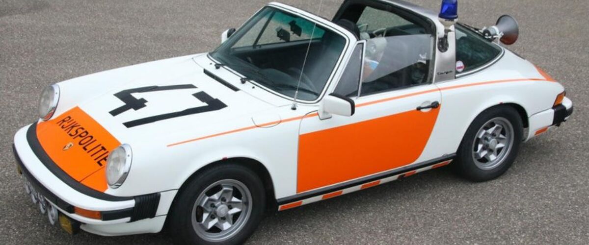 Deze Porsche 911 Targa van de Rijkspolitie staat te koop