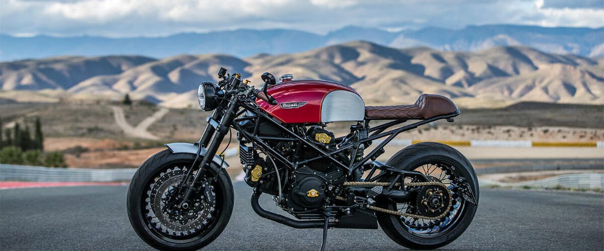 Deze custom Ducati Cafe Racer is een waar monster