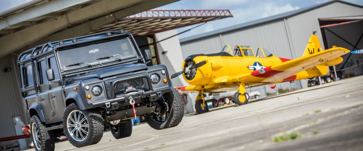 De ‘Dark Knight’ Land Rover D110 is de bruutste bak die jij vandaag zal zien