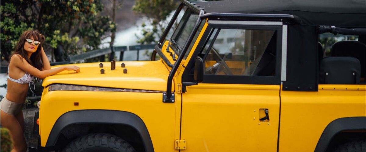 Verken de wereld met deze Land Rover Defender en twee reislustige vrouwen