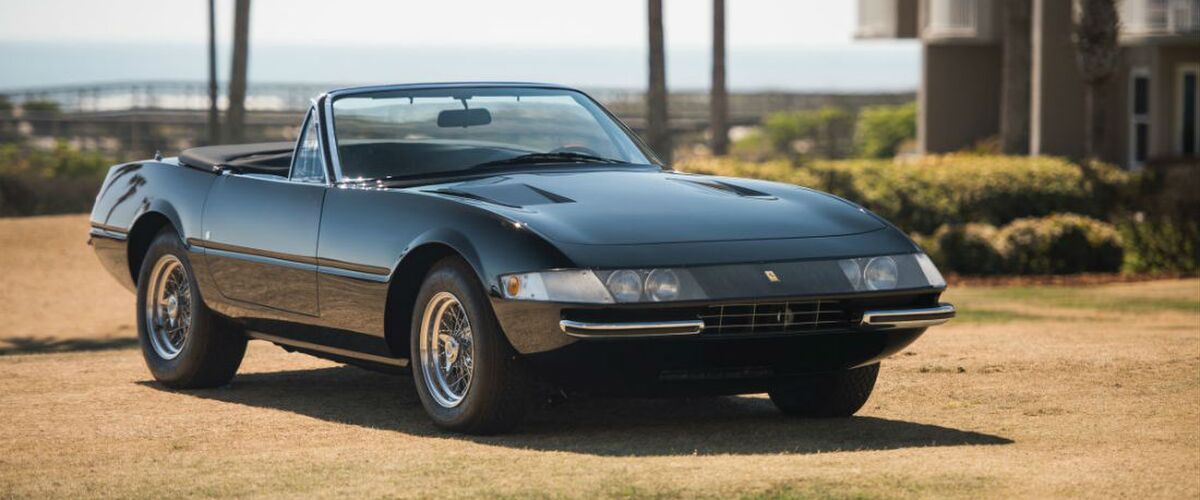 Deze antraciete Ferrari 365 Daytona Spider is een ware eyecatcher